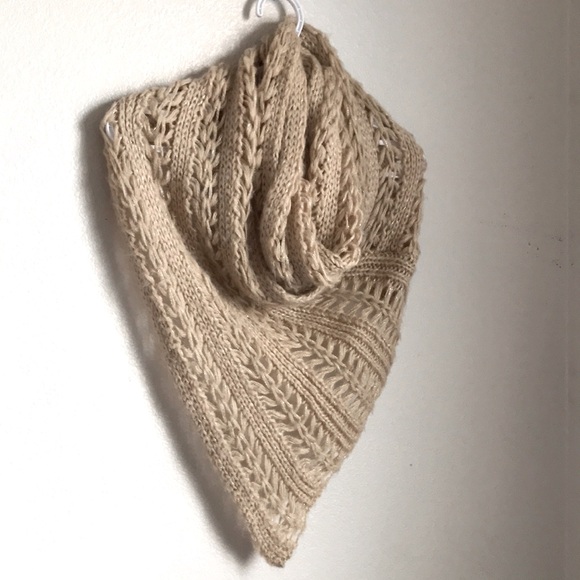 Luxury Divas Beige Metallic Open Weave Triangle Infinity Ring Luxury Soft Scarf - Picture 2 of 5